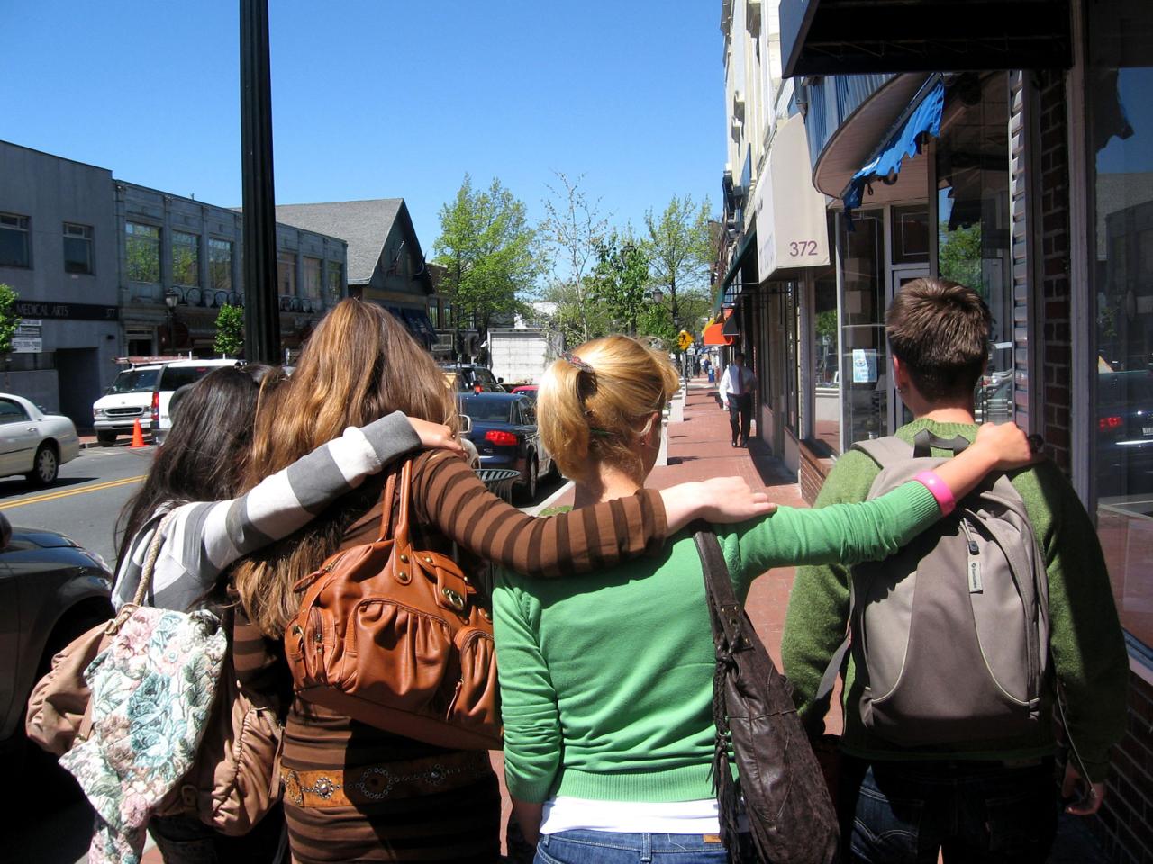 How To Cultivate Meaningful Relationships With Friends